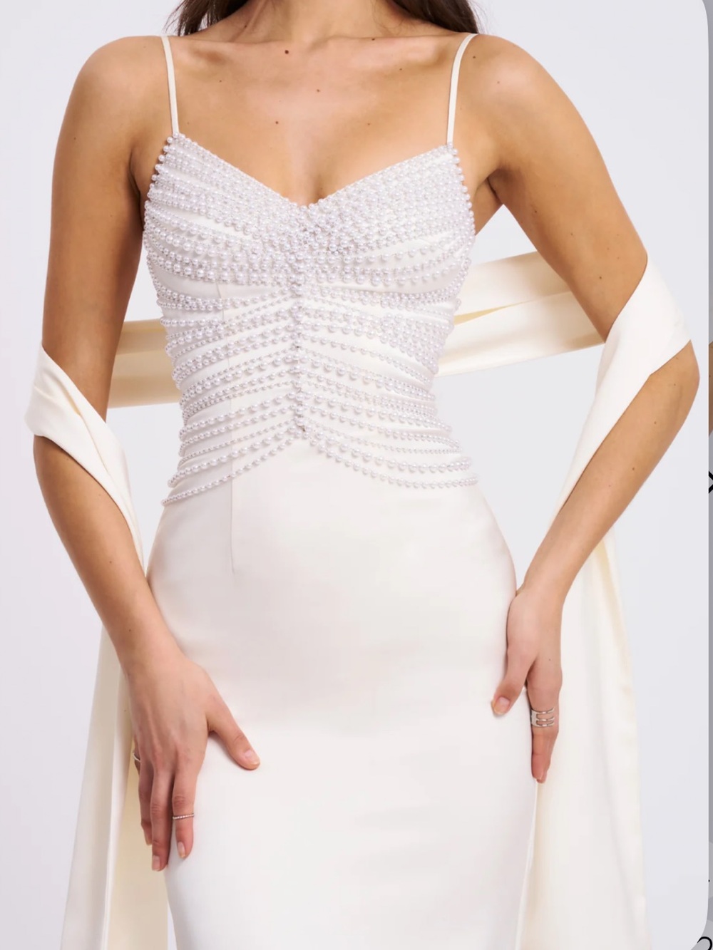 Miss Circle - Karmen Pearl Top Ivory Pencil Slip Gown with Scarf